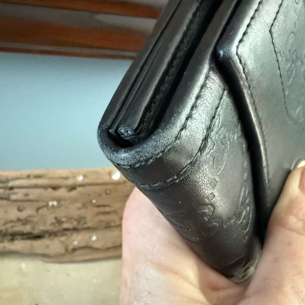 Gucci Black Embossed Leather Wallet with Gold GG Logo - Picture 5 of 9